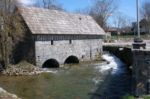 Foto 19 - Quiet Country Side Cottage with Private Garden & WiFi near Nature Park Velebit