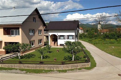 Foto 1 - Quiet Country Side Cottage with Private Garden & WiFi near Nature Park Velebit