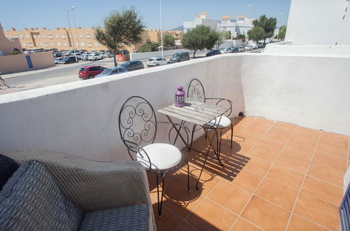 Photo 16 - Beach House with Balcony and beach view