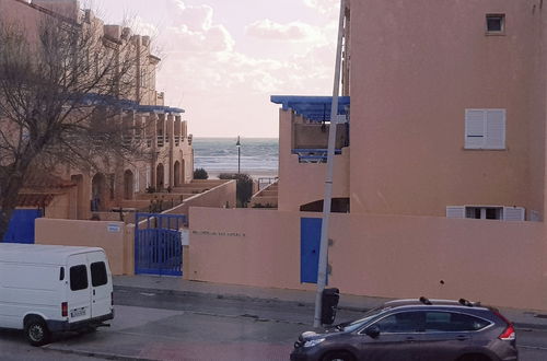 Photo 21 - Beach House with Balcony and beach view