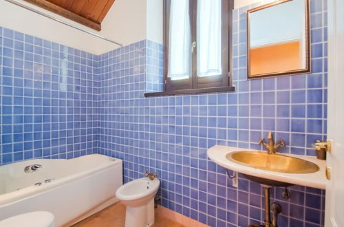 Foto 16 - Beautiful Apartment in Ascoli Piceno with Hot Tub