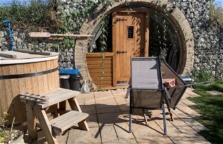 Foto 1 - Romantic Escape Luxury Hobbit House With Hot Tub