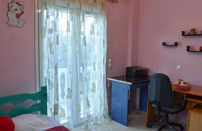 Vicky's Village House - Photo 3