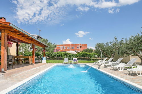 Photo 7 - Lovely Holiday Home in Pakoštane With Swimming Pool