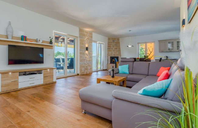 Gorgeous Villa With Private Pool and Covered Terrace & Sea View - Foto 8