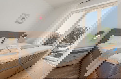 Foto 3 - Gorgeous Villa With Private Pool and Covered Terrace & Sea View