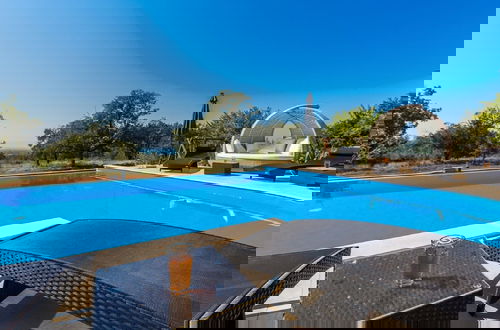 Foto 18 - Gorgeous Villa With Private Pool and Covered Terrace & Sea View