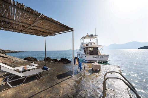 Foto 12 - Beautiful 3-bed Sea Front Villa in Agios Nikolaos