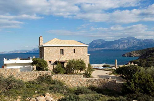 Foto 32 - Beautiful 3-bed Sea Front Villa in Agios Nikolaos