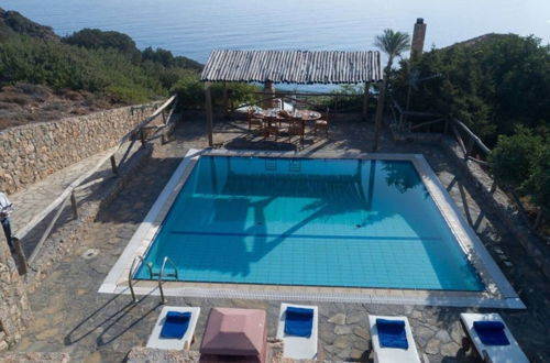 Foto 21 - Beautiful 3-bed Sea Front Villa in Agios Nikolaos
