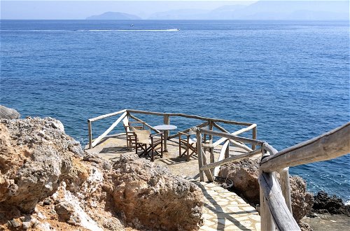 Foto 28 - Beautiful 3-bed Sea Front Villa in Agios Nikolaos