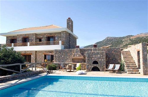 Photo 17 - Beautiful 3-bed Sea Front Villa in Agios Nikolaos