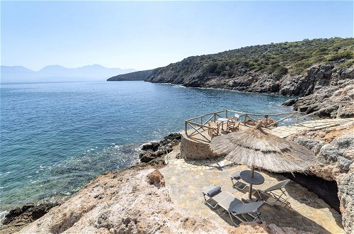 Foto 29 - Beautiful 3-bed Sea Front Villa in Agios Nikolaos