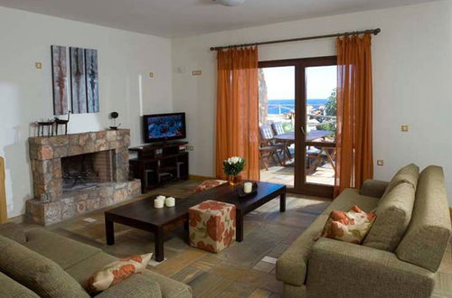 Foto 6 - Beautiful 3-bed Sea Front Villa in Agios Nikolaos