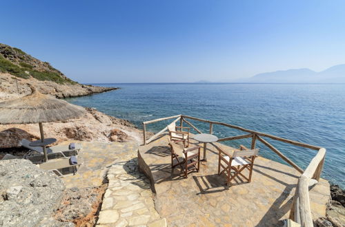 Foto 25 - Beautiful 3-bed Sea Front Villa in Agios Nikolaos