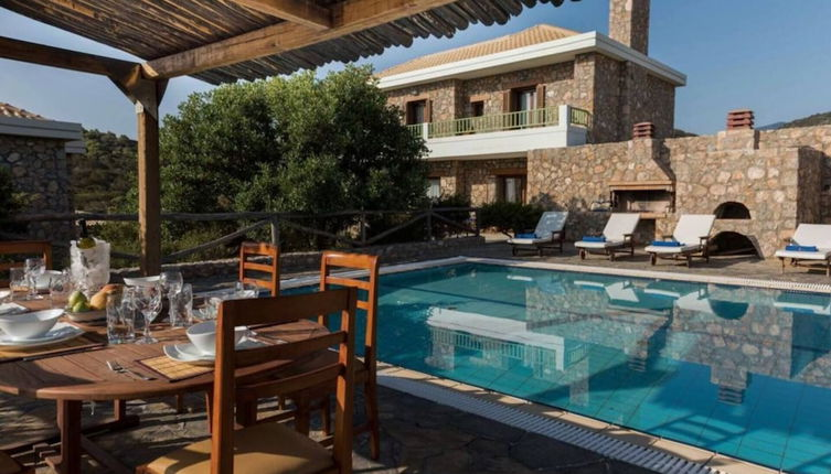 Photo 1 - Beautiful 3-bed Sea Front Villa in Agios Nikolaos