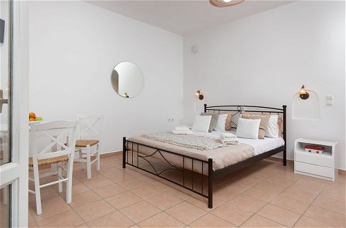 Photo 4 - Aqua Naxos Apartments and Suites