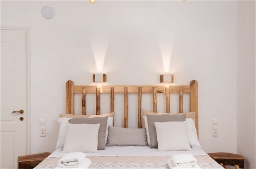 Photo 3 - Aqua Naxos Apartments and Suites