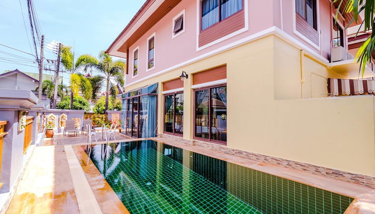 Photo 1 - 3 Bedrooms Pool Villa Walk to Patong