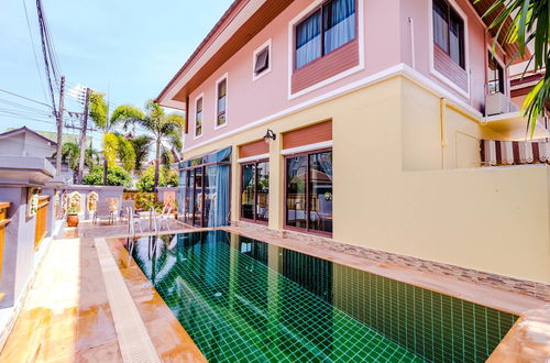 Photo 1 - 3 Bedrooms Pool Villa Walk to Patong