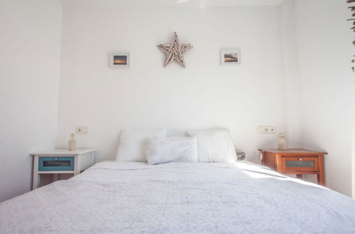 Photo 3 - Beach House with Balcony and ocean view