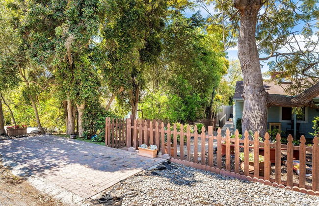 Quaint Carmel - Bungalow Close to Beach - Photo 16
