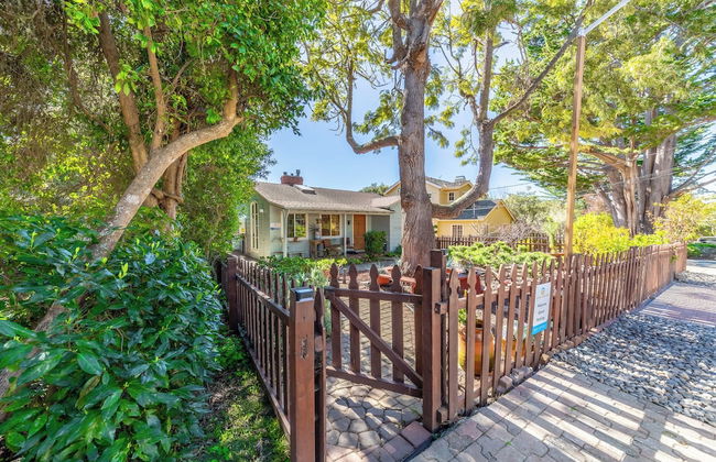 Quaint Carmel - Bungalow Close to Beach - Photo 18