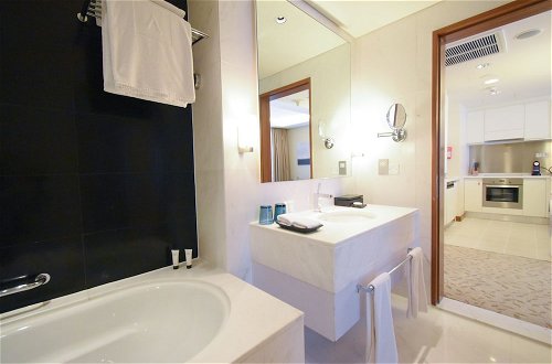 Photo 34 - Luxury 1 bedroom at Fashion Avenue Dubai Mall Residences