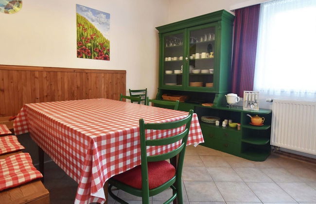 Serene Holiday Home in Mladé Buky with Private Pool and Trampoline - Foto 24