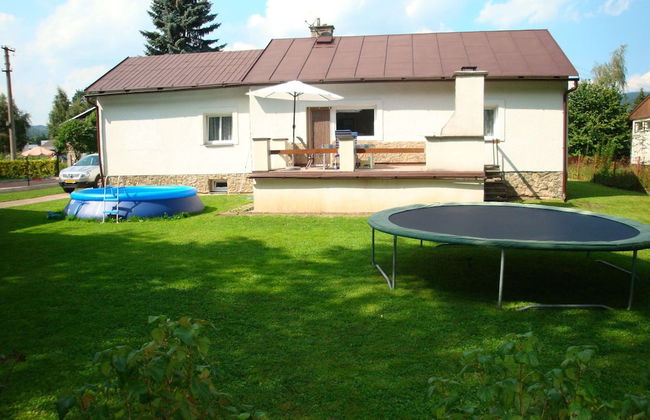 Serene Holiday Home in Mladé Buky with Private Pool and Trampoline - Foto 22