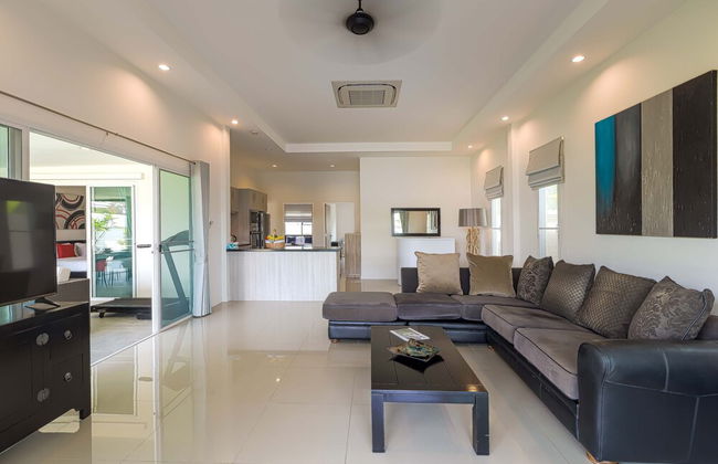 Cozy 3 Bedroom Pool Villa L70 - Photo 19