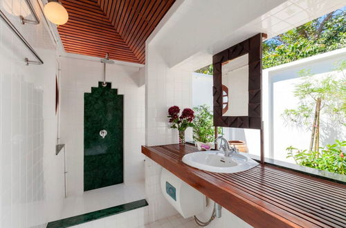 Foto 18 - Baan Khunying – Secluded Phuket Beachfront Villa - SHA Certified