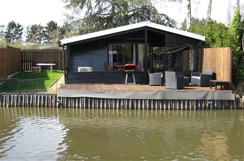Foto 1 - Modern Chalet in a Small Park With a Fishing Pond
