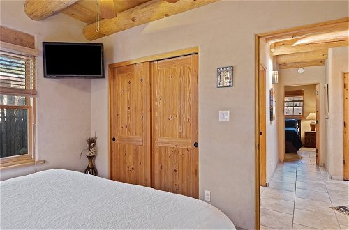 Foto 6 - Kiva - Stunning & Lovely With Kiva Fireplace, Walk to the Plaza and the Railyard