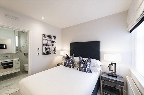 Photo 15 - Designer 3 Bed Apartment With Balcony - 140
