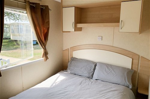 Photo 3 - Beautiful 3-bedroom Caravan at Mersea Island