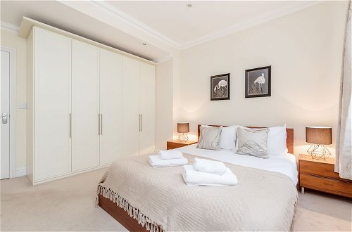 Photo 9 - Spectacular Strand Two Bed Apartment