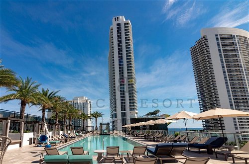 Foto 54 - HYDE Beach House Resort Rental