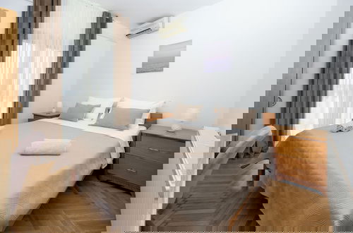 Foto 3 - Double bed Room With Private Bathroom and Balcony