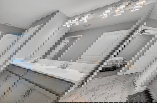 Foto 40 - Storey Lake Resort 9 Bed Game/theater Room 9 Bedroom Home by RedAwning