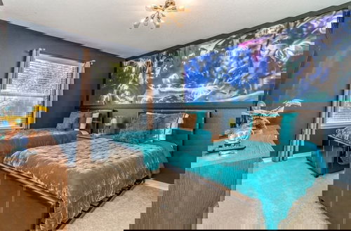Foto 14 - Saltwater Pool Private Pool Luxury Home! 6 Bedroom Home by RedAwning