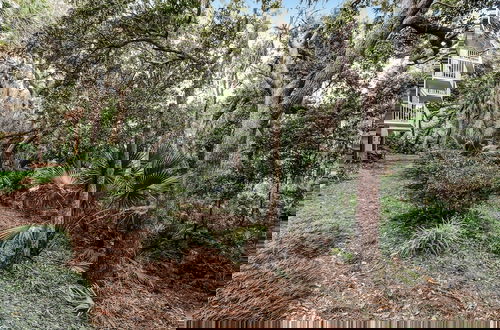 Foto 54 - Dog Friendly Beach Wood Condo, Minutes Away from Atlantic Ocean by RedAwning