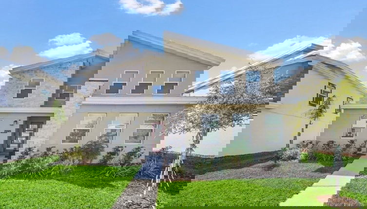Foto 1 - Luxury 6 Bedroom Gated Resort Villa Clo Villa by RedAwning