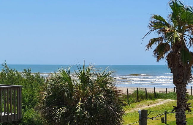 2nd Row Beach Home Ocean Views Old School Vibes - 1 min Walk to Sunny Beach - Photo 58