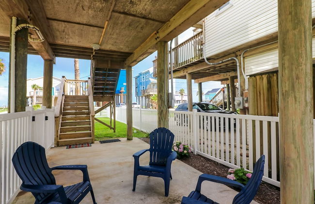 2nd Row Beach Home Ocean Views Old School Vibes - 1 min Walk to Sunny Beach - Photo 62