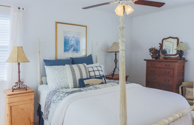 2nd Row Beach Home Ocean Views Old School Vibes - 1 min Walk to Sunny Beach - Photo 21