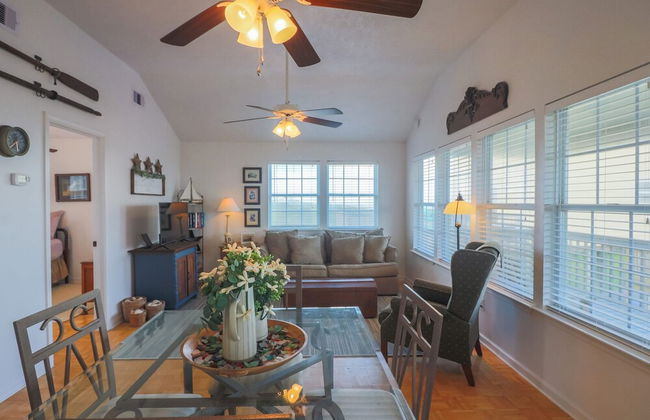 2nd Row Beach Home Ocean Views Old School Vibes - 1 min Walk to Sunny Beach - Photo 38