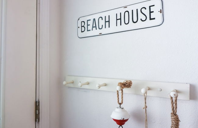 2nd Row Beach Home Ocean Views Old School Vibes - 1 min Walk to Sunny Beach - Photo 56
