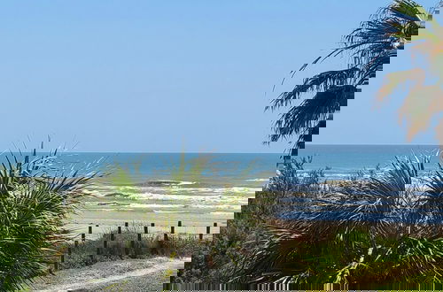 Foto 1 - 2nd Row Beach Home Ocean Views Old School Vibes - 1 min Walk to Sunny Beach