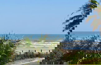 Foto 1 - 2nd Row Beach Home Ocean Views Old School Vibes - 1 min Walk to Sunny Beach